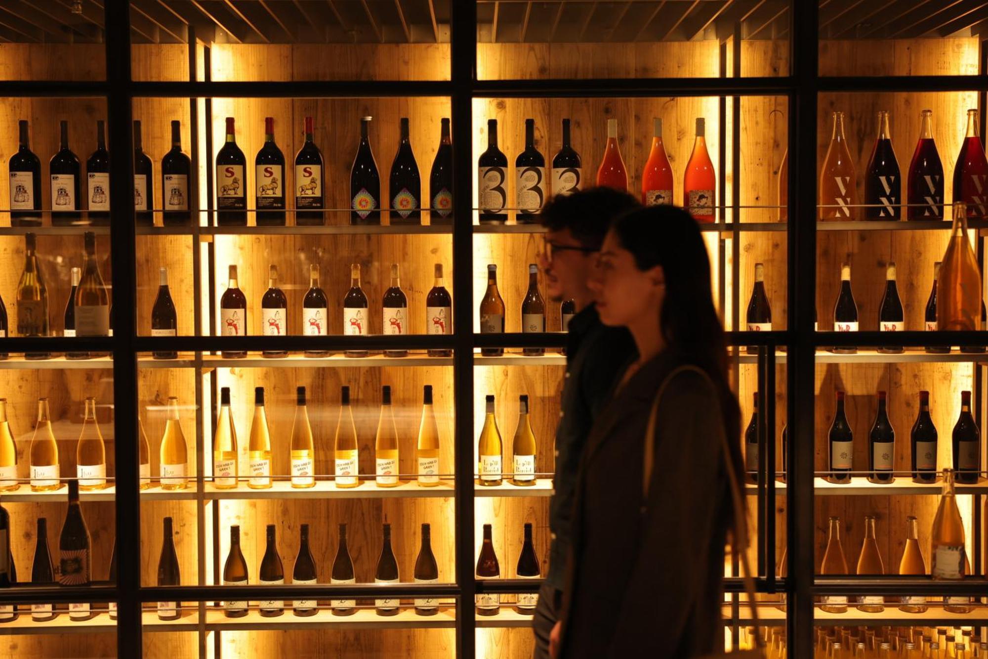 Nohga Hotel Kiyomizu Kioto Zewnętrze zdjęcie Wine bottles in a wine shop