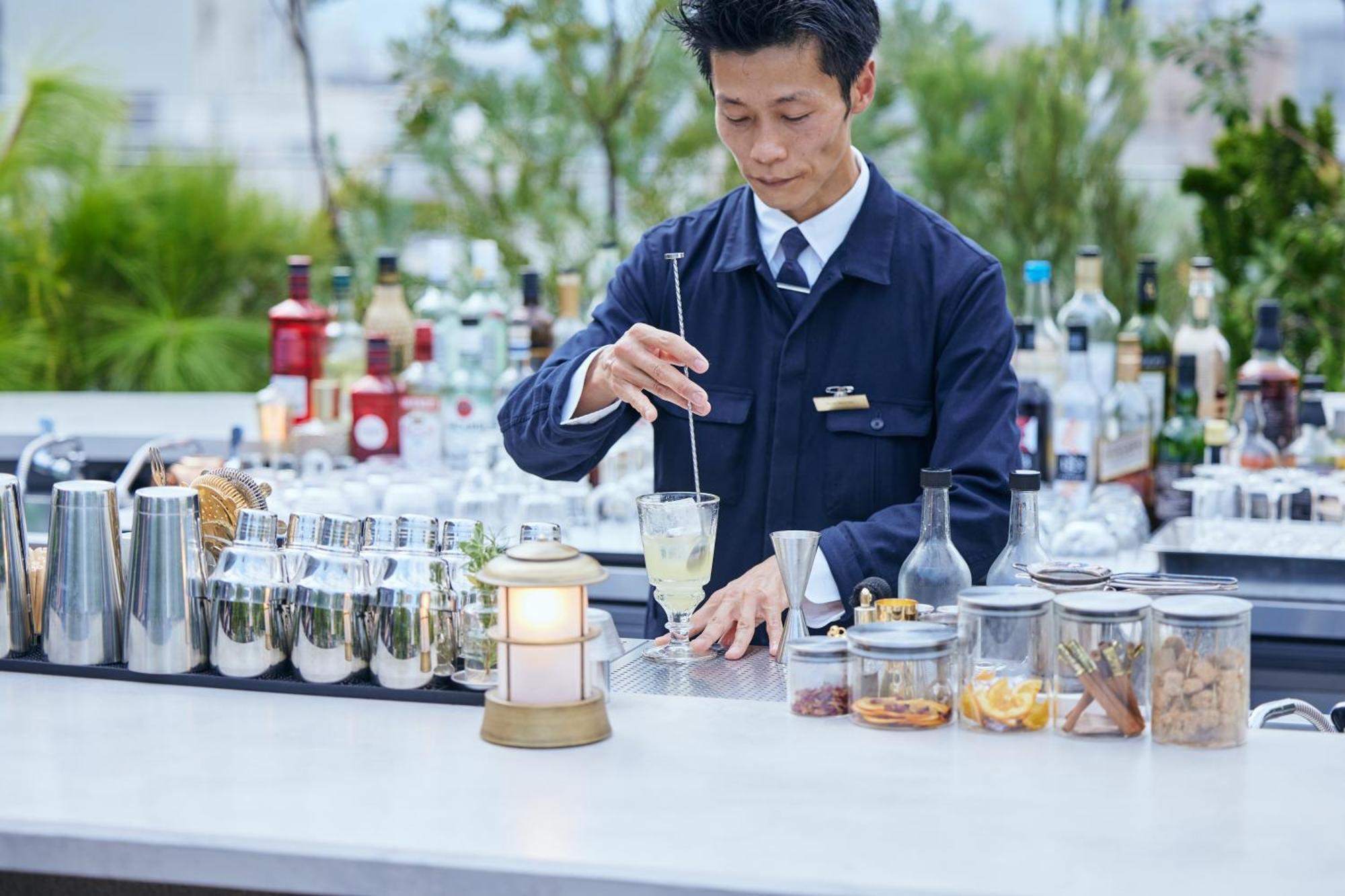 Nohga Hotel Kiyomizu Kioto Zewnętrze zdjęcie A bartender stirring a drink